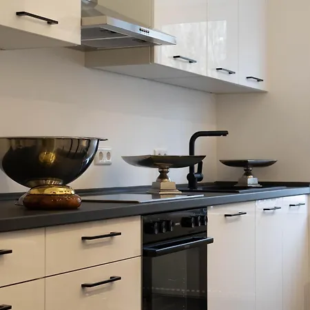 Apartman Em Elegance Apartment I 2 Schlafzimmer I Balkon & Parkplatz I Nuernberg *