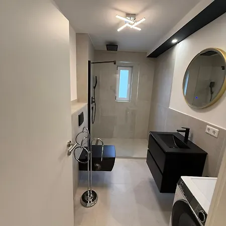 Em Elegance Apartment I 2 Schlafzimmer I Balkon & Parkplatz I Nuernberg Apartman
